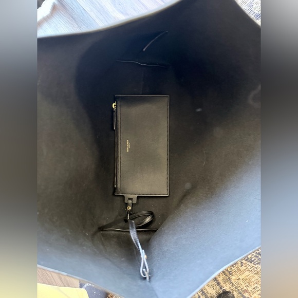 Saint Laurent East West Tote - Picture 9 of 14